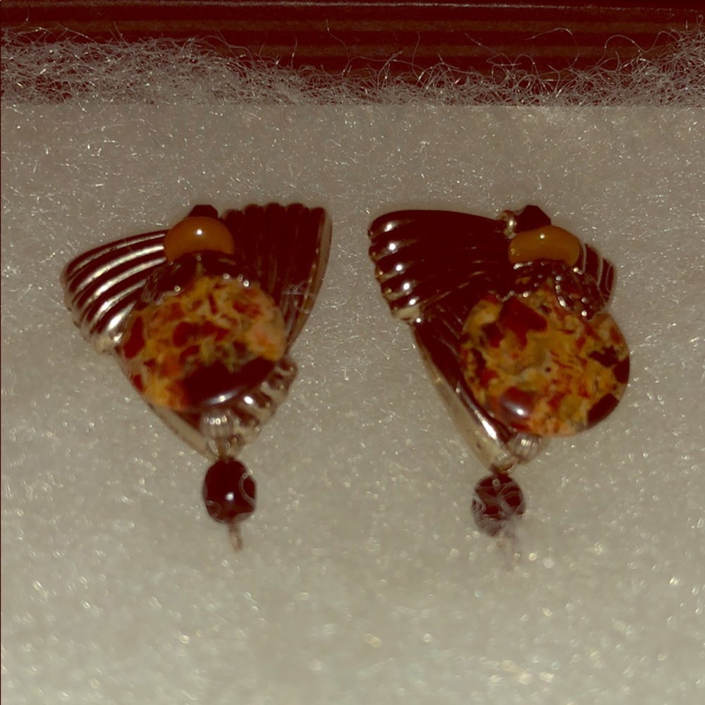 Fashion pierced earrings with tortoise stone NEW